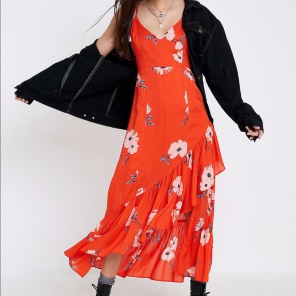 UO Hyper Floral Fireworks Tie-Back Ruffle Midi Dress